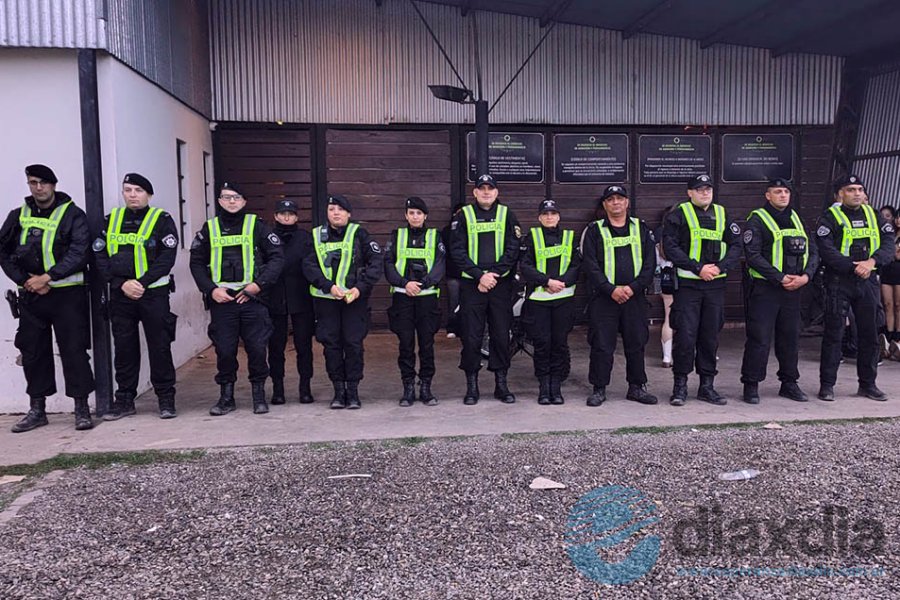 Operativo de control en el ingreso a un boliche