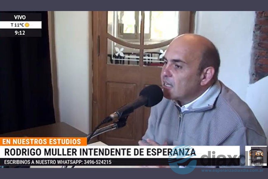 El intendente en los estudios de CSC Radio