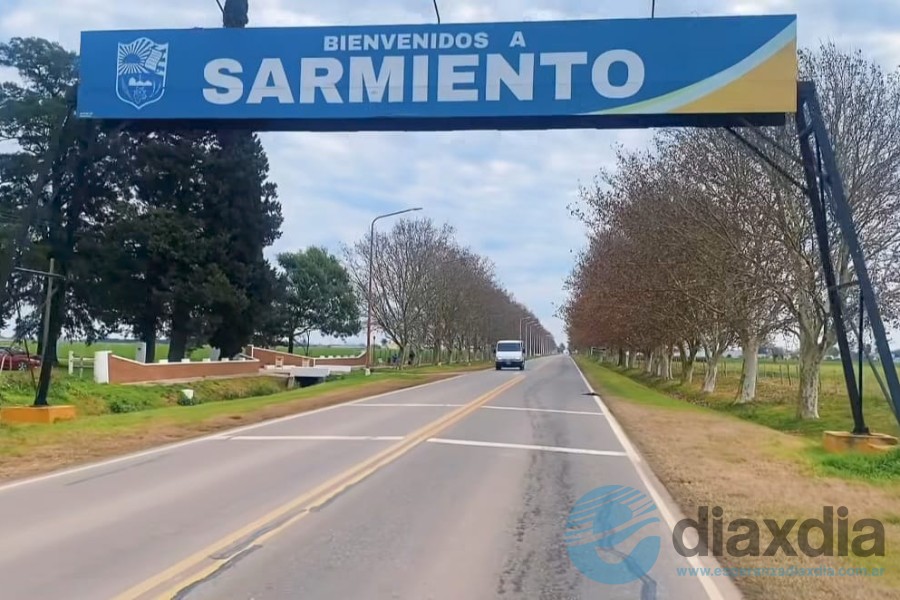 Ingreso a la localidad de Sarmiento Ingreso a la localidad de Sarmiento