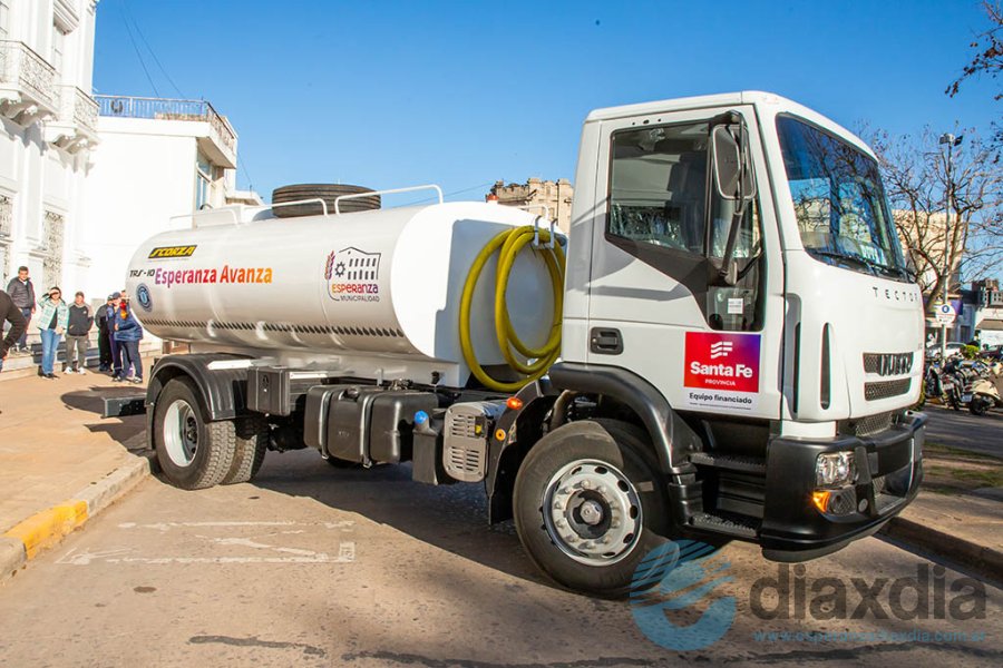 El camión regador nuevo