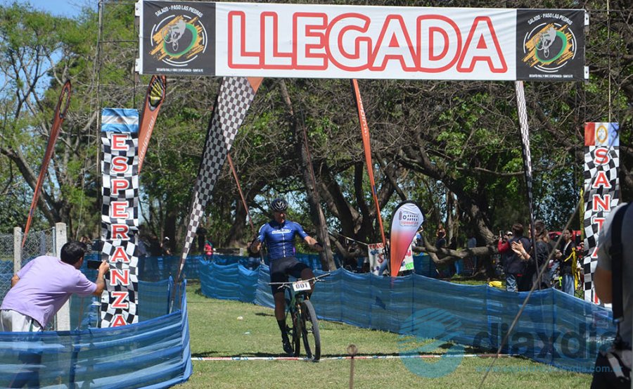 La llegada del ganador de la carrera - Foto Edxd