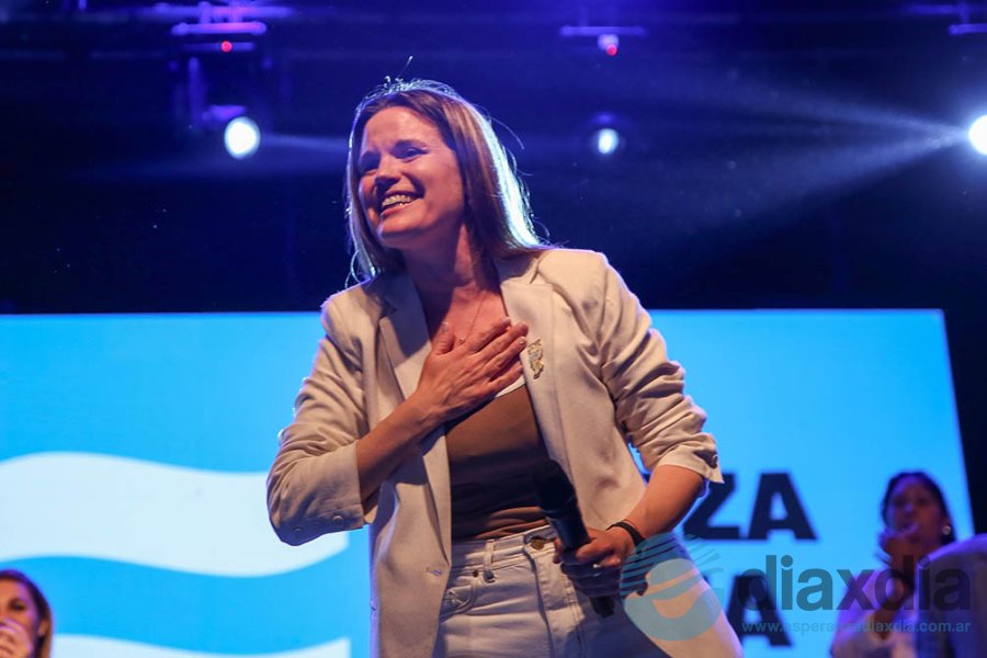 La candidata a diputada nacional en una asamblea La candidata a diputada nacional en una asamblea