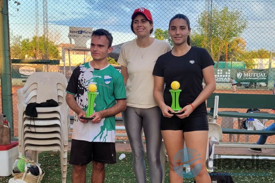 Bustamante y Abelvey en la premiación