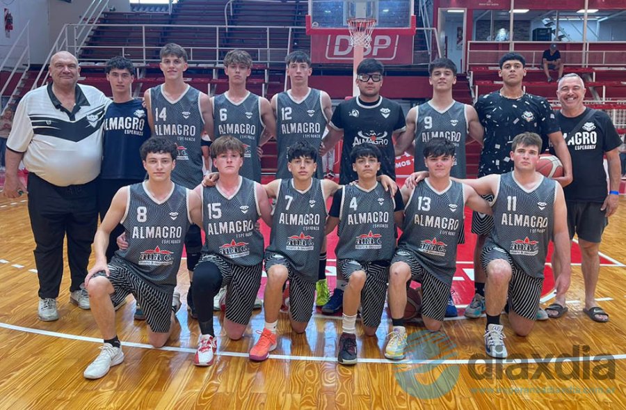 El plantel U17 de Almagro en San Francisco - Prensa Almagro