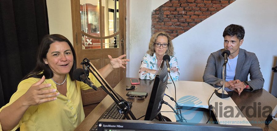 Andrea Martínez, María Inés Massino y Eugenio Malaponte en los estudios de CSC Radio