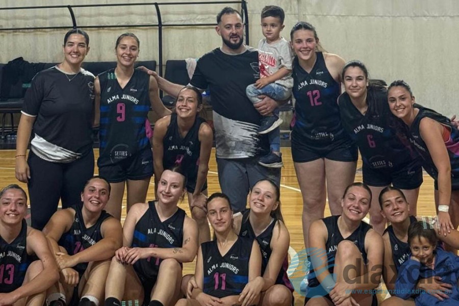 Las chicas de Alma Juniors tras la victoria