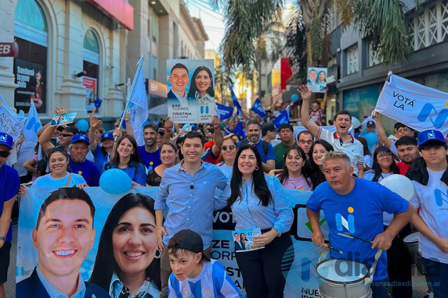 Eze Torres y Cristina Luciani en la caravana Eze Torres y Cristina Luciani en la caravana