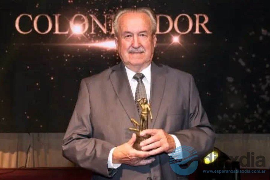 José María Banchio al ser reconocido por Cicae