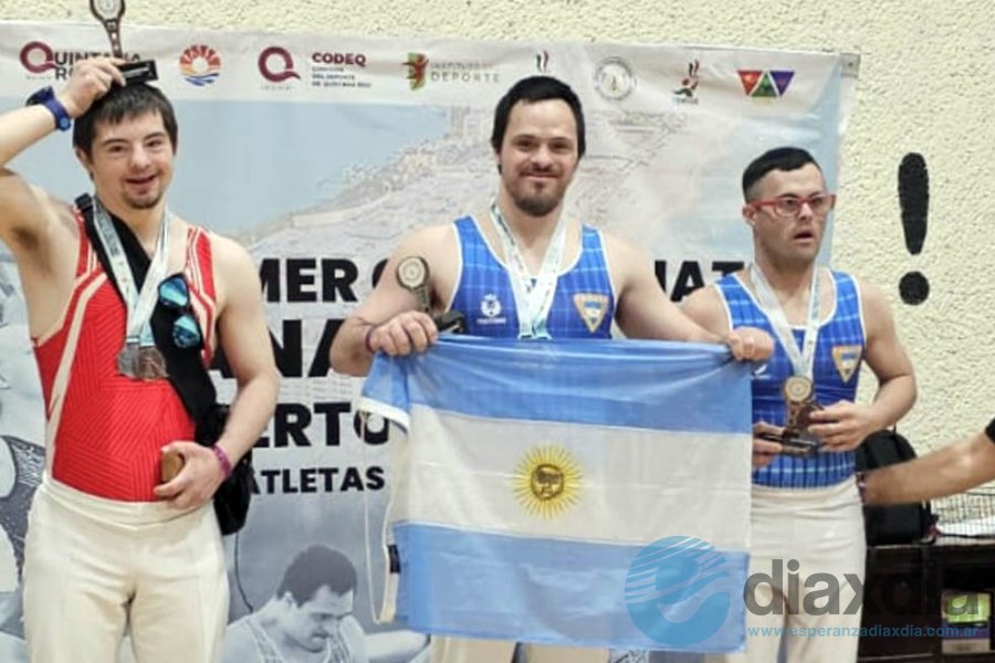 El momento de la coronación de Oro para Juani El momento de la coronación de Oro para Juani
