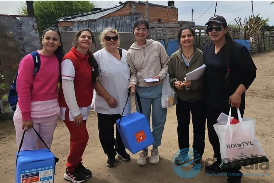 Personal del SAMCo en uno de los asentamientos